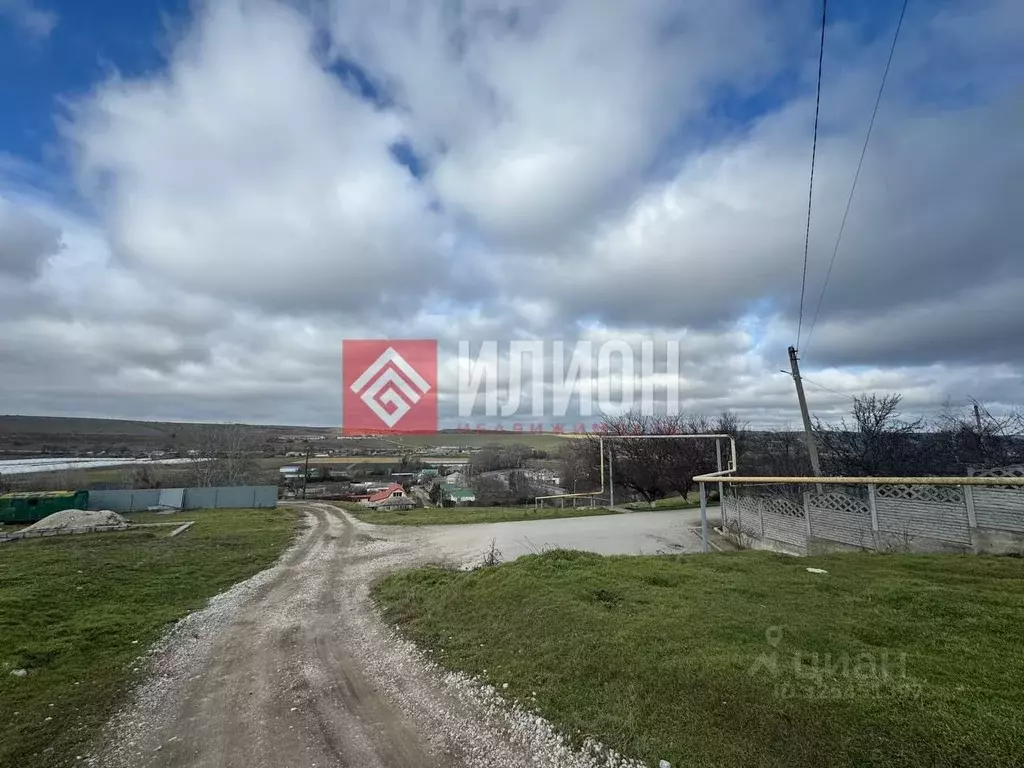 Участок в Крым, Бахчисарайский район, Тенистовское с/пос, с. Айвовое ... - Фото 2