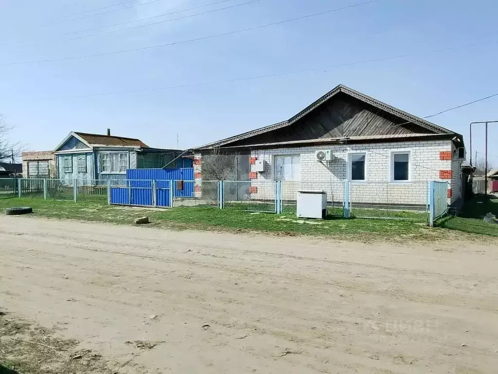 Дом в Астраханская область, Володарский район, с. Маково ул. ... - Фото 1