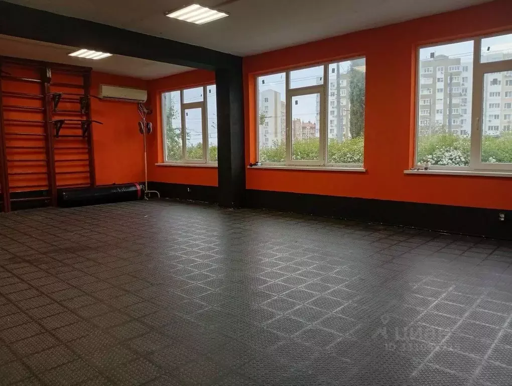 Помещение свободного назначения в Севастополь ш. Камышовое, 39 (60 м) - Фото 1