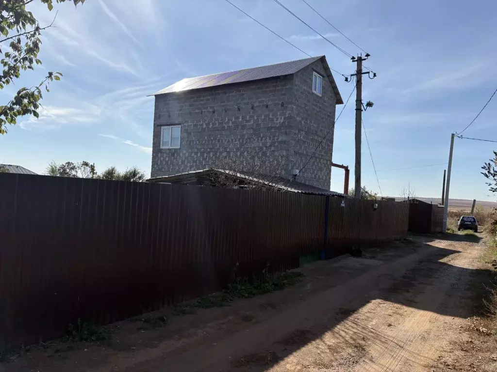 Дом в Оренбургская область, Сакмарский район, Татаро-Каргалинский ... - Фото 1