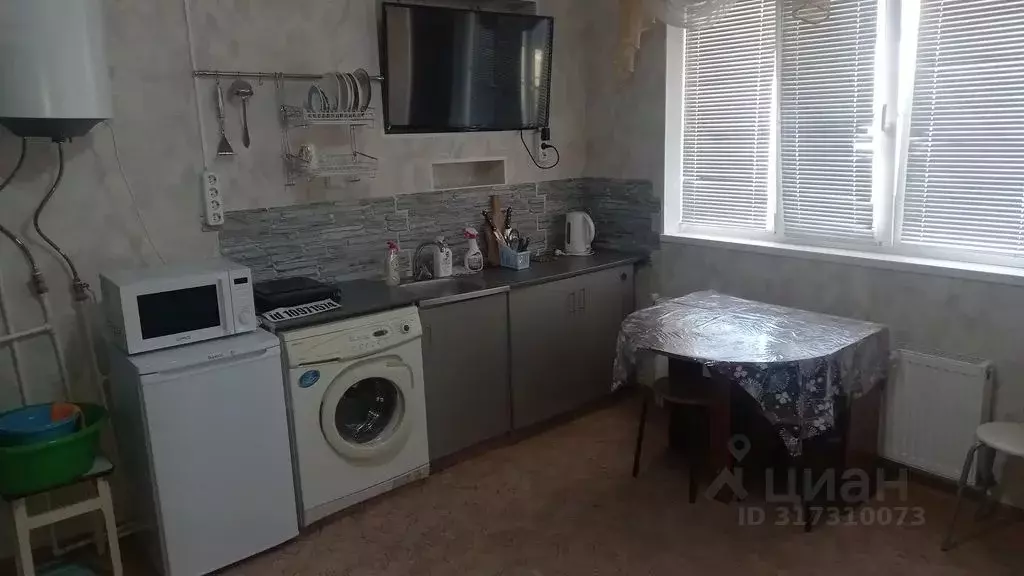 Студия Краснодарский край, Ейск ул. Кропоткина, 117 (22.0 м) - Фото 1