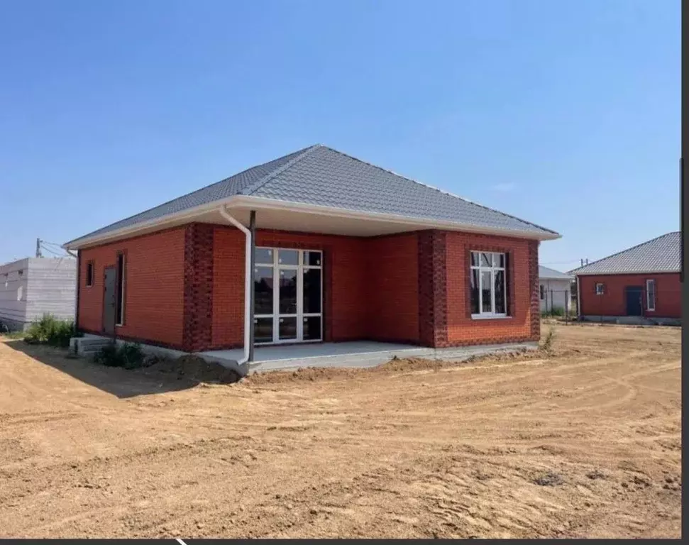 Дом в Астраханская область, Приволжский район, с. Карагали Мостовая ... - Фото 1