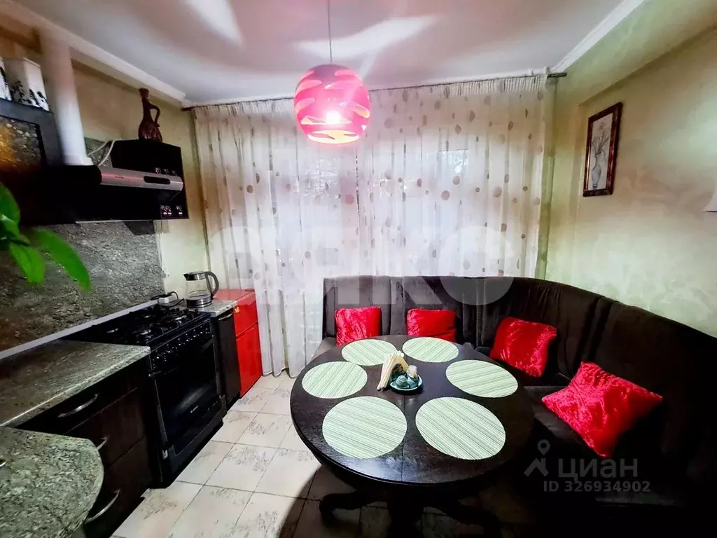 2-к кв. Краснодарский край, Сочи Адлер жилрайон, ул. Революции, 16А ... - Фото 0