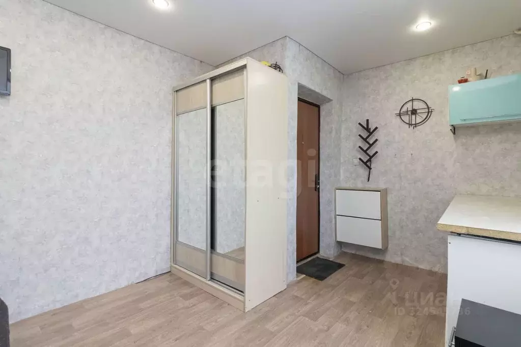 Комната Тюменская область, Тюмень ул. Республики, 216 (12.4 м) - Фото 1