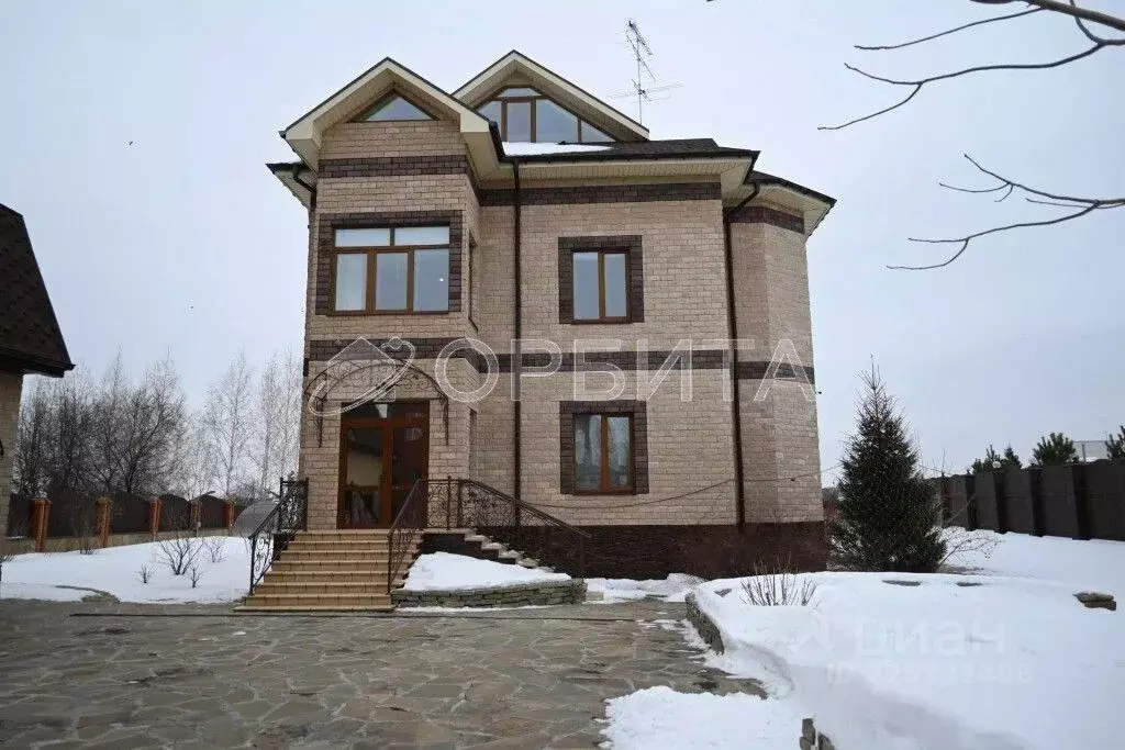 Дом в Тюменская область, Тюмень ул. Демократическая, 1Г (354 м) - Фото 1