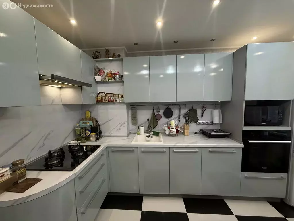 3-комнатная квартира: Полевской, микрорайон Зелёный Бор-1, 21 (68.2 м) - Фото 2