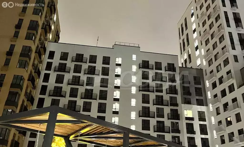 2-комнатная квартира: Тюмень, улица Василия Подшибякина, 11 (59 м) - Фото 1