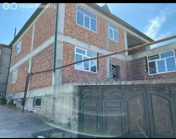 Дом в Махачкала, улица Абдуллы Мирзаева (447 м) - Фото 1