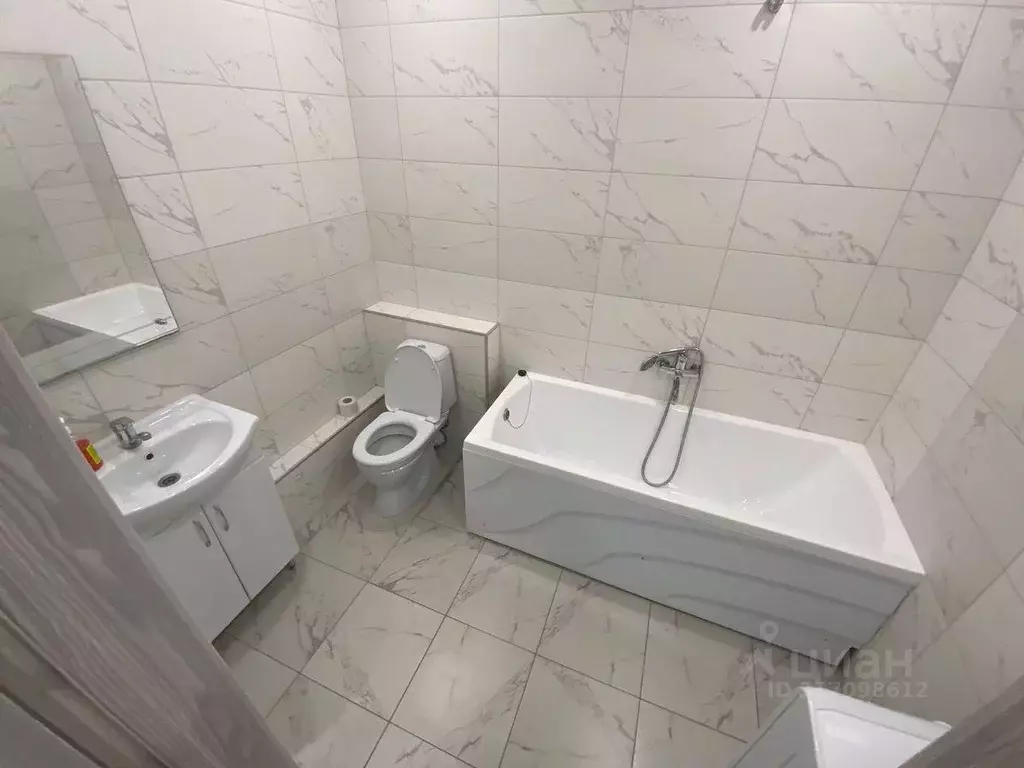 1-к кв. Татарстан, Казань ул. Александра Курынова, 4 (38.0 м) - Фото 1