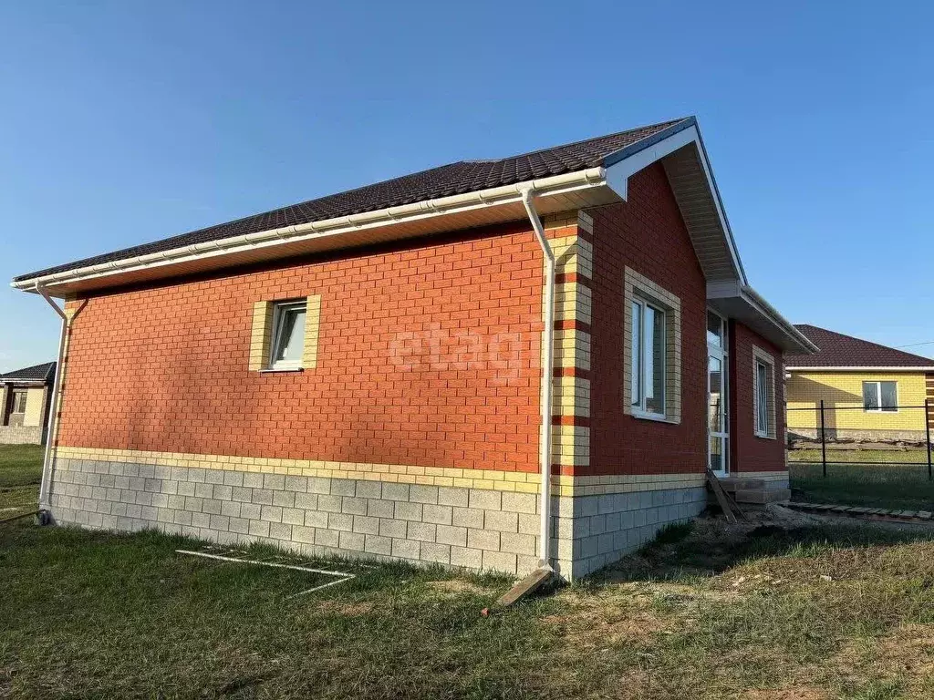 Дом в Белгородская область, Белгородский район, Пушкарское с/пос, с. ... - Фото 1