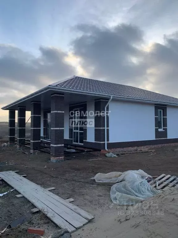 Дом в Саратовская область, с. Усть-Курдюм ул. Подсолнечная (142 м) - Фото 1