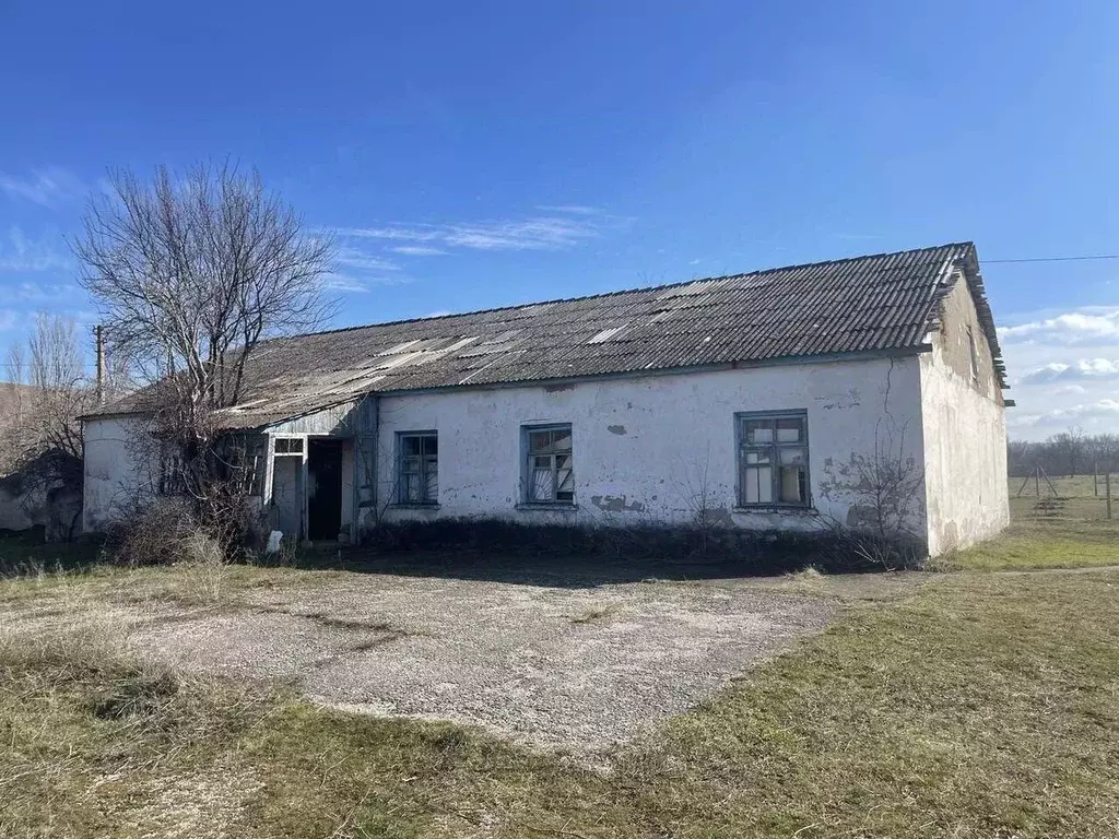 Дом в Крым, Белогорский район, Васильевское с/пос, с. Павловка ул. ... - Фото 1