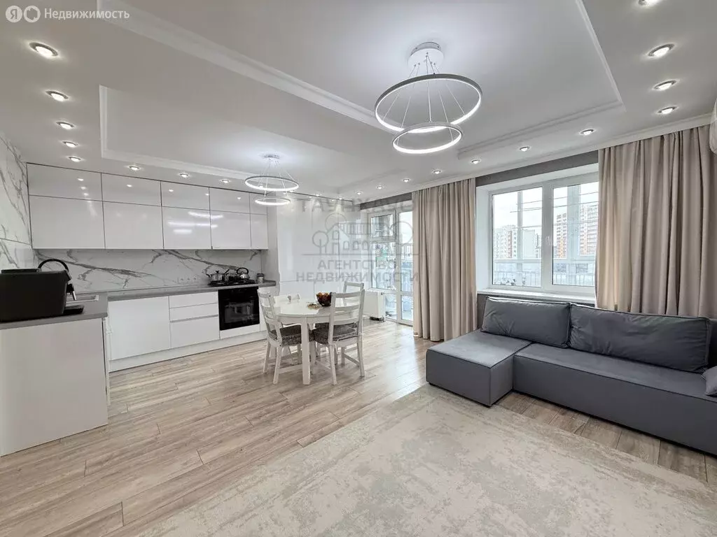 3-комнатная квартира: Нефтекамск, улица Декабристов, 9 (80 м) - Фото 1