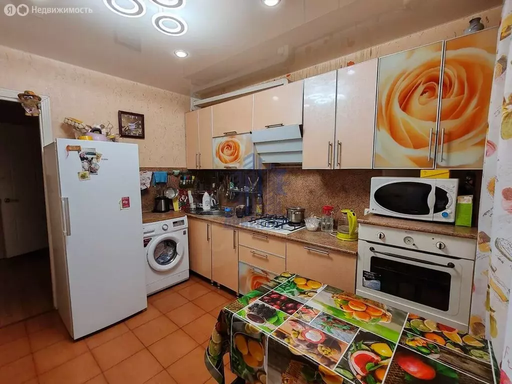 3-комнатная квартира: Новочебоксарск, улица Строителей, 1к1 (83.4 м) - Фото 1