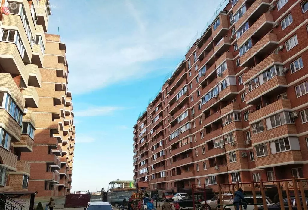 1-комнатная квартира: посёлок Российский, улица имени В.М. Комарова ... - Фото 1
