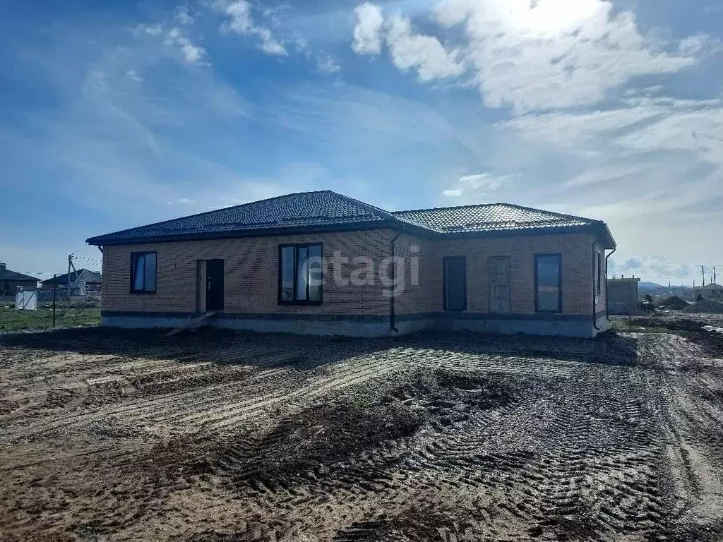 Дом в Адыгея, Майкоп городской округ, Гавердовский хут. ул. Цветочная ... - Фото 1