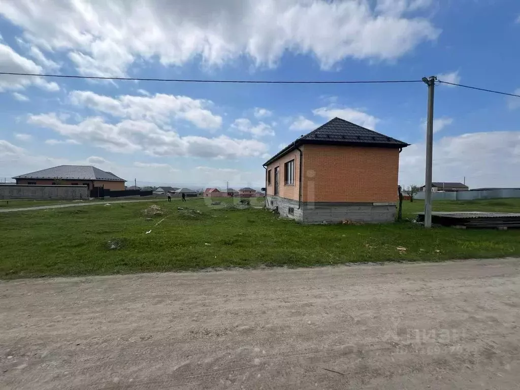 Дом в Ингушетия, Назрань ул. Санкт-Петербургская, 27 (70 м) - Фото 0