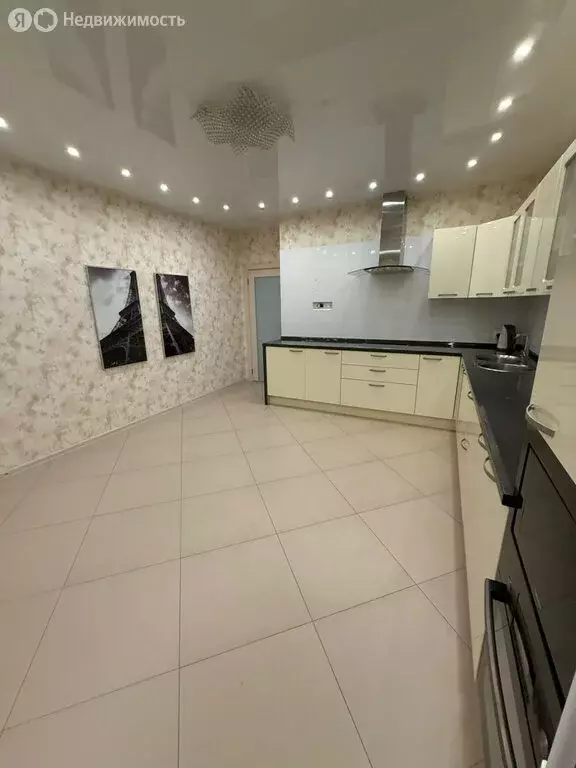 3-комнатная квартира: Саратов, Вольская улица, 2Д (110.3 м) - Фото 1