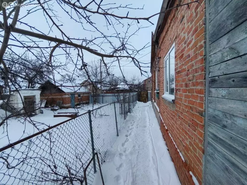 Дом в городское поселение посёлок Октябрьский, рабочий посёлок ... - Фото 1
