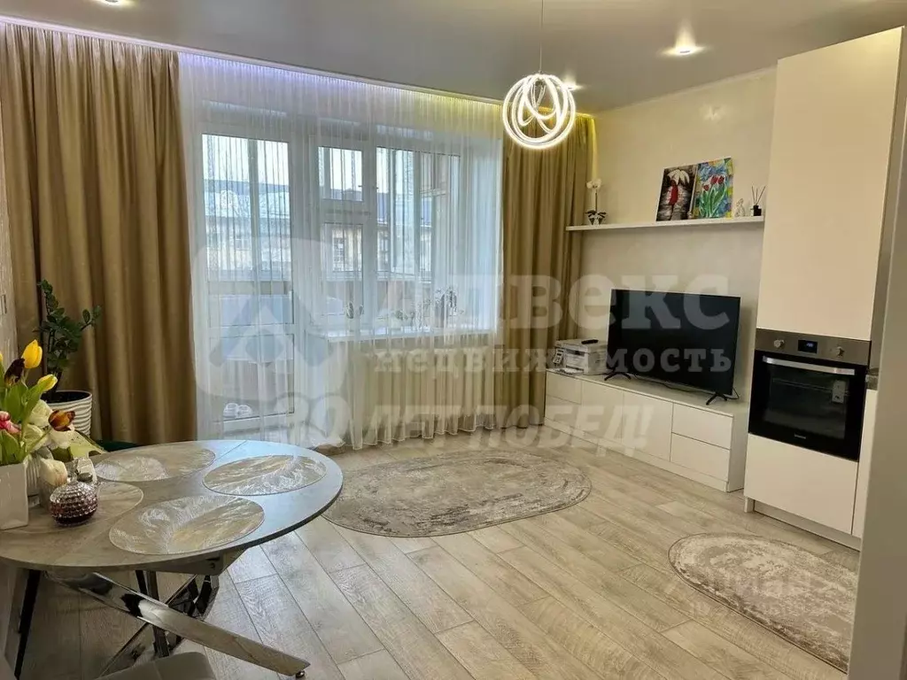 2-к кв. Тюменская область, Тюмень Интернациональная ул., 138 (60.1 м) - Фото 1