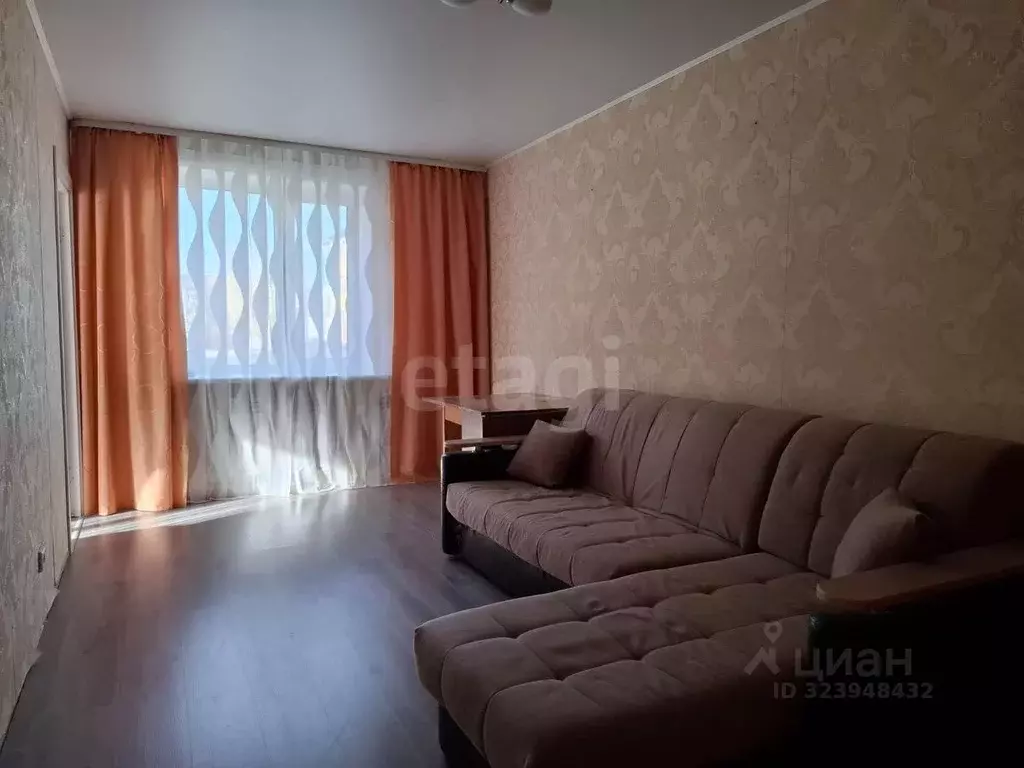 3-к кв. Вологодская область, Сокол ул. Некрасова, 9 (56.7 м) - Фото 0