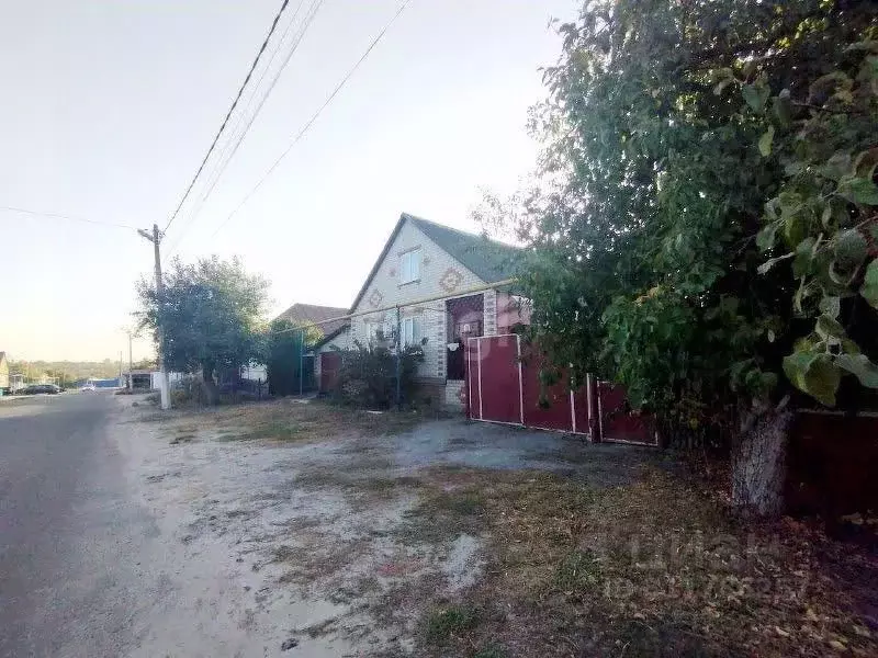 Дом в Белгородская область, Корочанский район, с. Погореловка ... - Фото 0