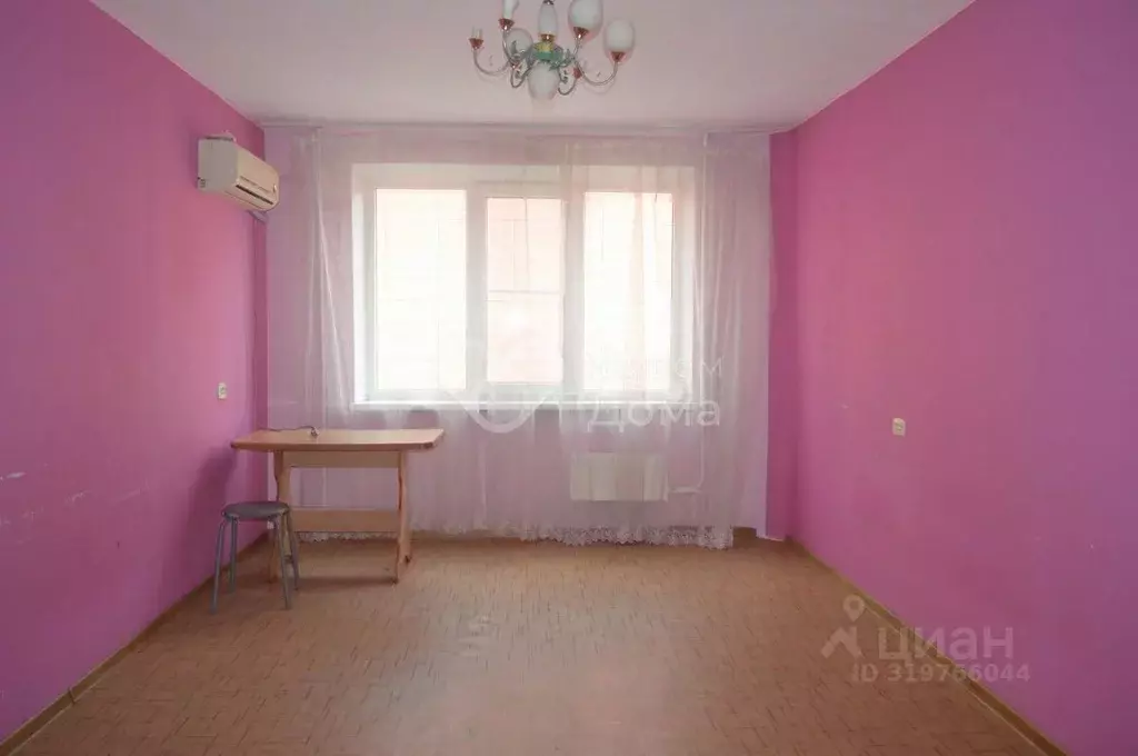 2-к кв. Волгоградская область, Волгоград ул. 8-й Воздушной Армии, 34 ... - Фото 0