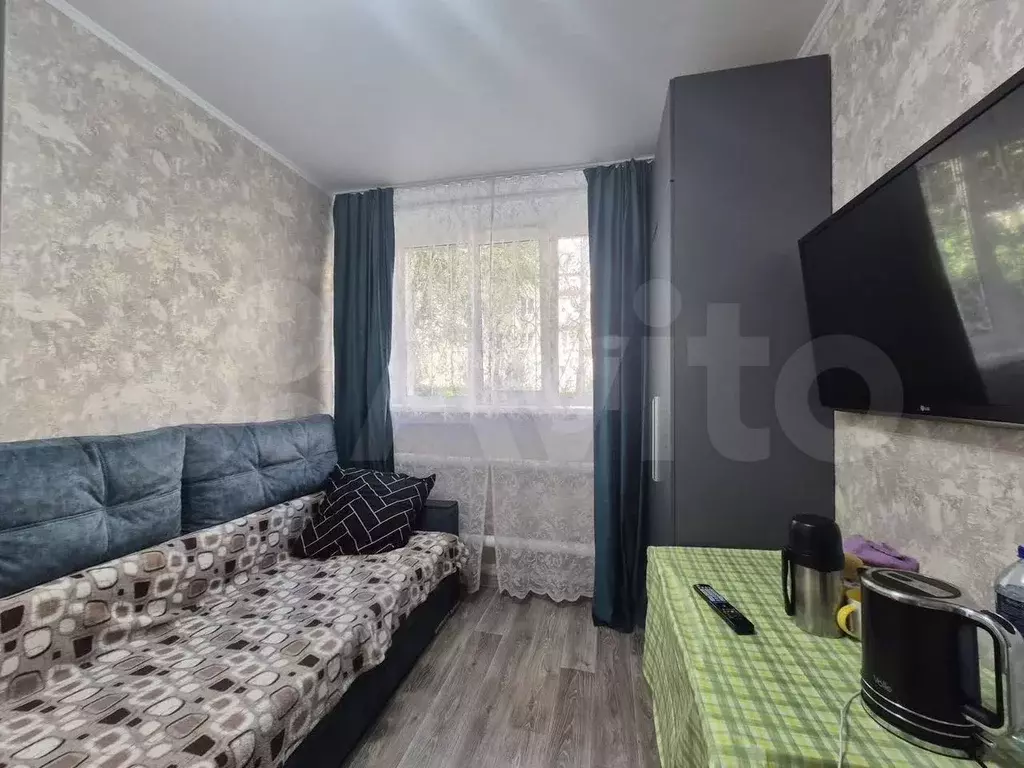Комната 8 м в 1-к., 1/6 эт. - Фото 1