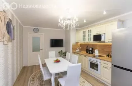 2-комнатная квартира: Тюмень, улица Валентины Трофимовой, 13 (67.6 м) - Фото 1
