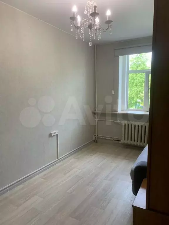 Комната 14 м в 6-к., 2/2 эт. - Фото 1