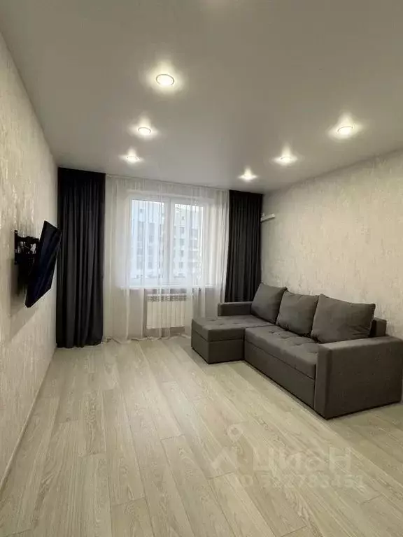 1-к кв. Омская область, Омск ул. 70 лет Октября, 3/5 (40.0 м) - Фото 1