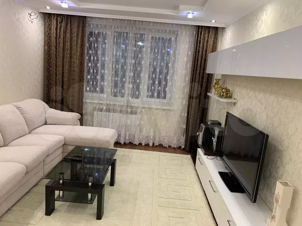 10 и более-к. квартира, 56 м, 1/10 эт. - Фото 0