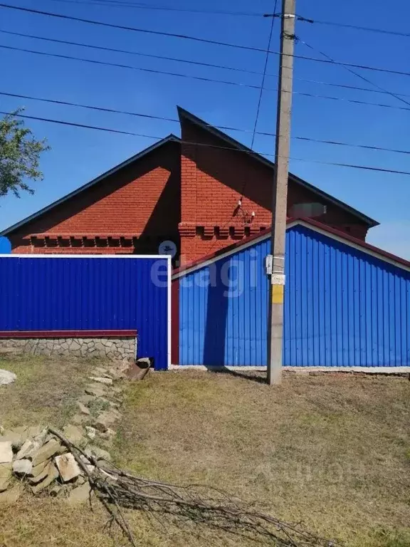 Дом в Башкортостан, Стерлибашевский сельсовет, с. Стерлибашево ул. ... - Фото 1