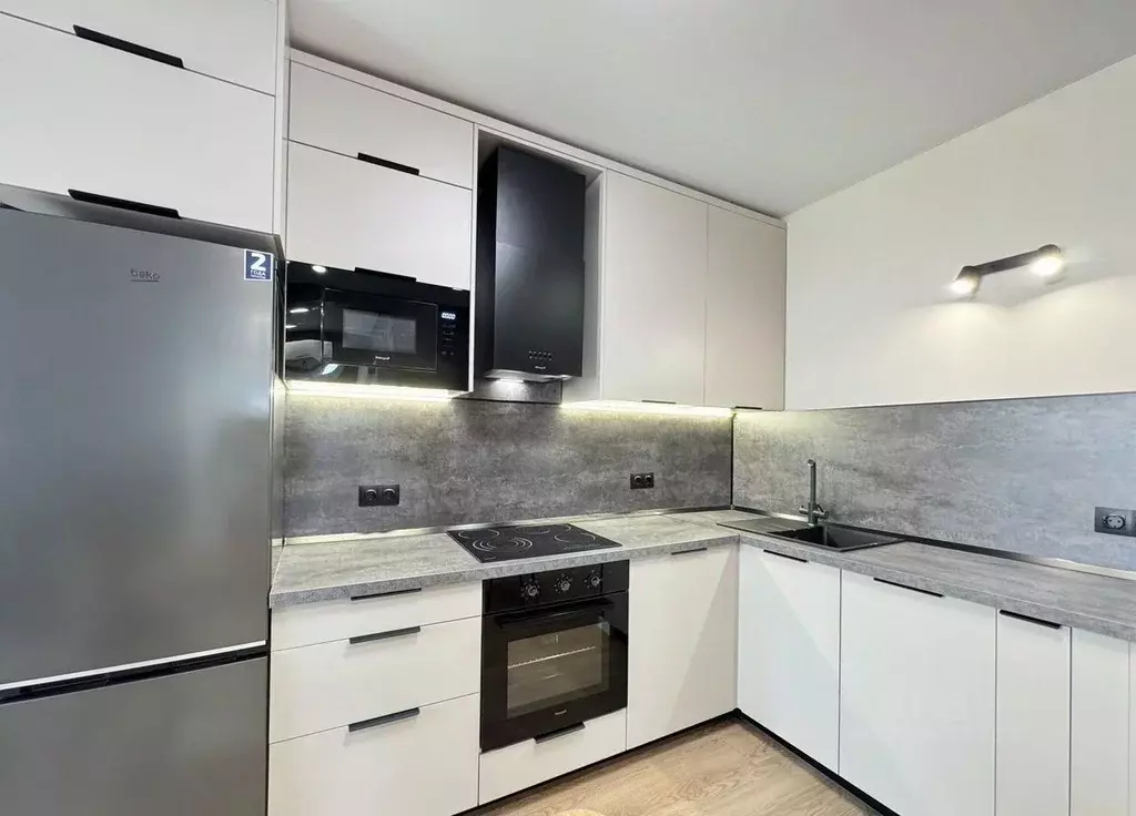 3-к кв. Москва ул. Адмирала Корнилова, 76к1 (68.0 м) - Фото 1