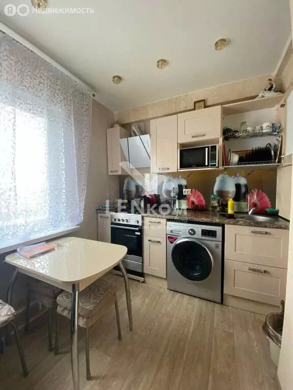 3-комнатная квартира: Ижевск, улица Ворошилова, 48 (54.4 м) - Фото 0