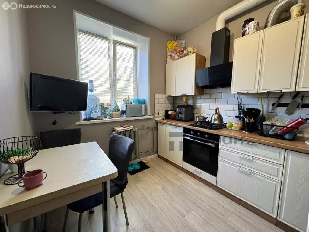 2-комнатная квартира: Чебаркуль, улица Ленина, 4 (61.5 м) - Фото 1