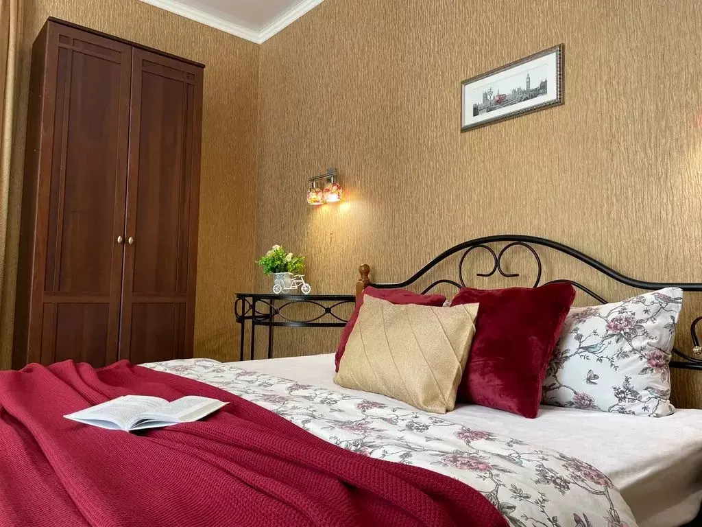 3-к кв. Оренбургская область, Оренбург просп. Гагарина, 37/6 (90.0 м) - Фото 0