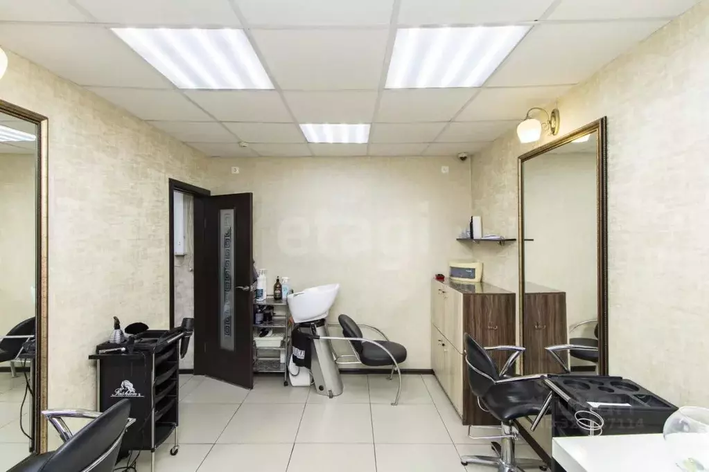 Помещение свободного назначения в Тюменская область, Тюмень ул. ... - Фото 1