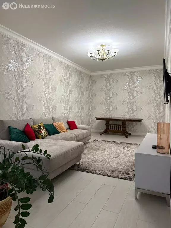 3-комнатная квартира: Нальчик, улица Тлостанова, 28 (106 м) - Фото 0