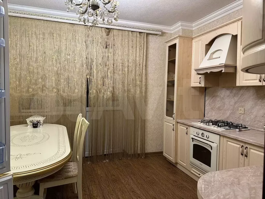 2-к. квартира, 70 м, 6/10 эт. - Фото 1