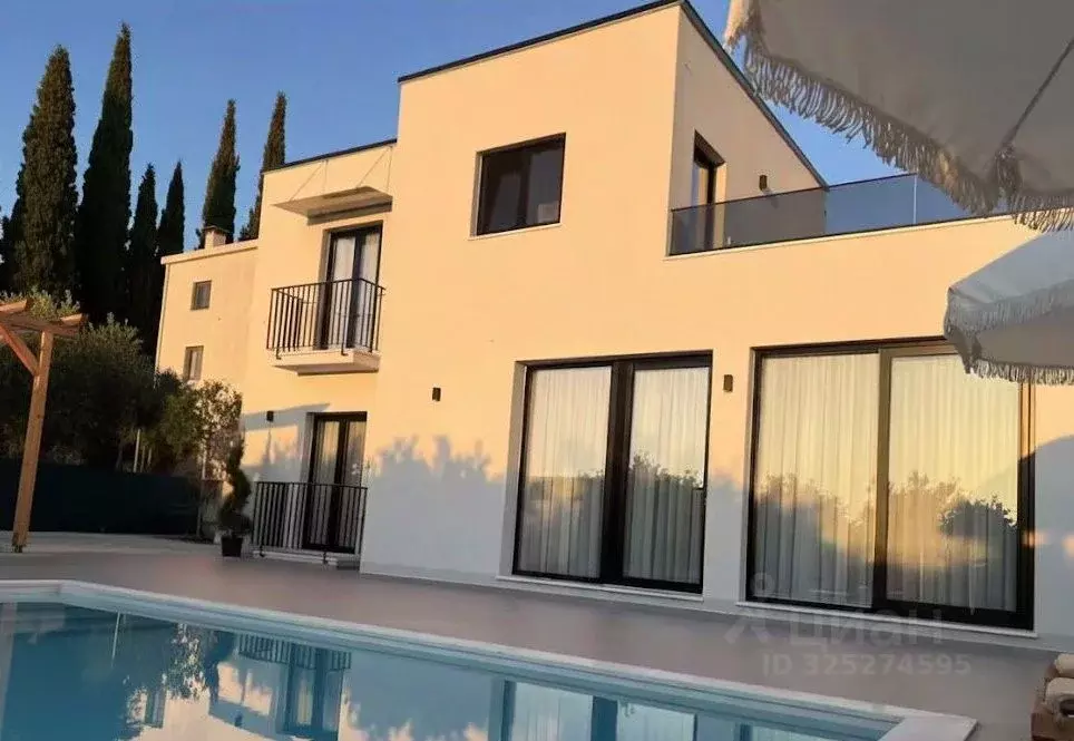 Дом в Крым, Ялта муниципальный округ, Отрадное пгт  (300 м) - Фото 1