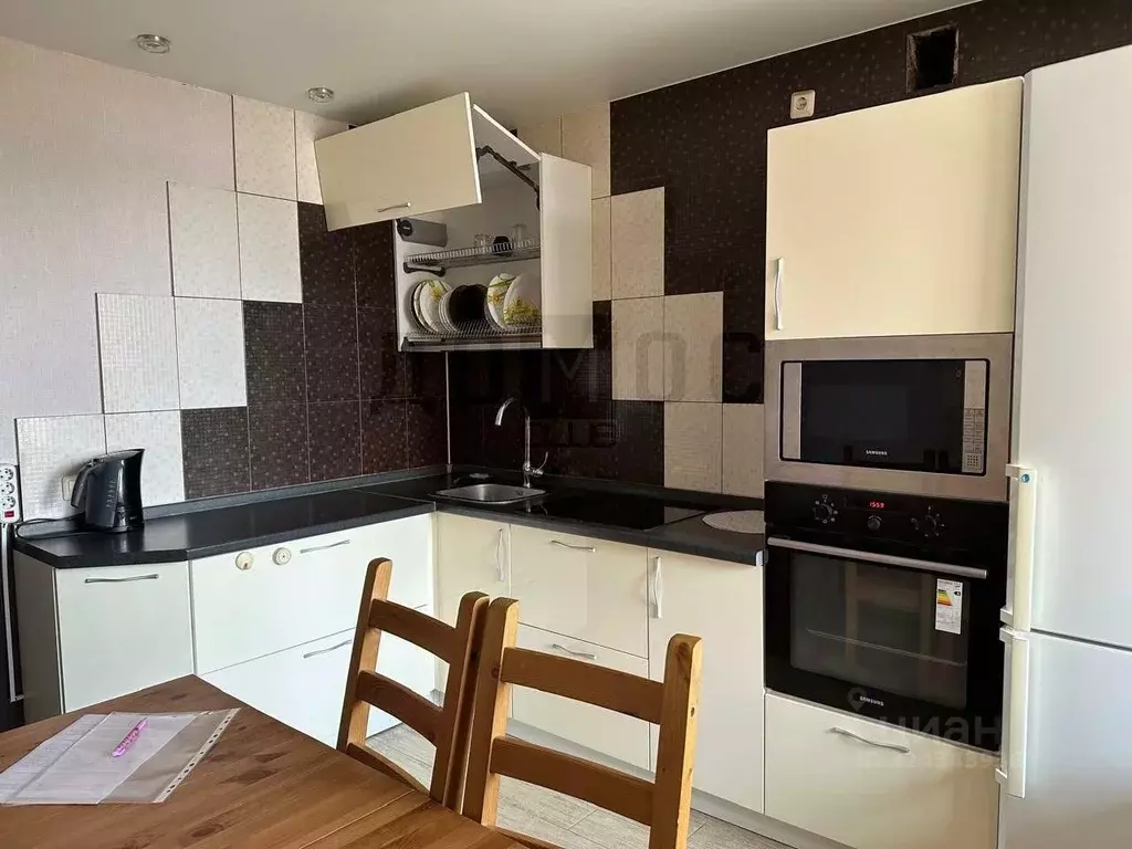 1-к кв. Свердловская область, Екатеринбург ул. Рощинская, 74 (39.1 м) - Фото 1