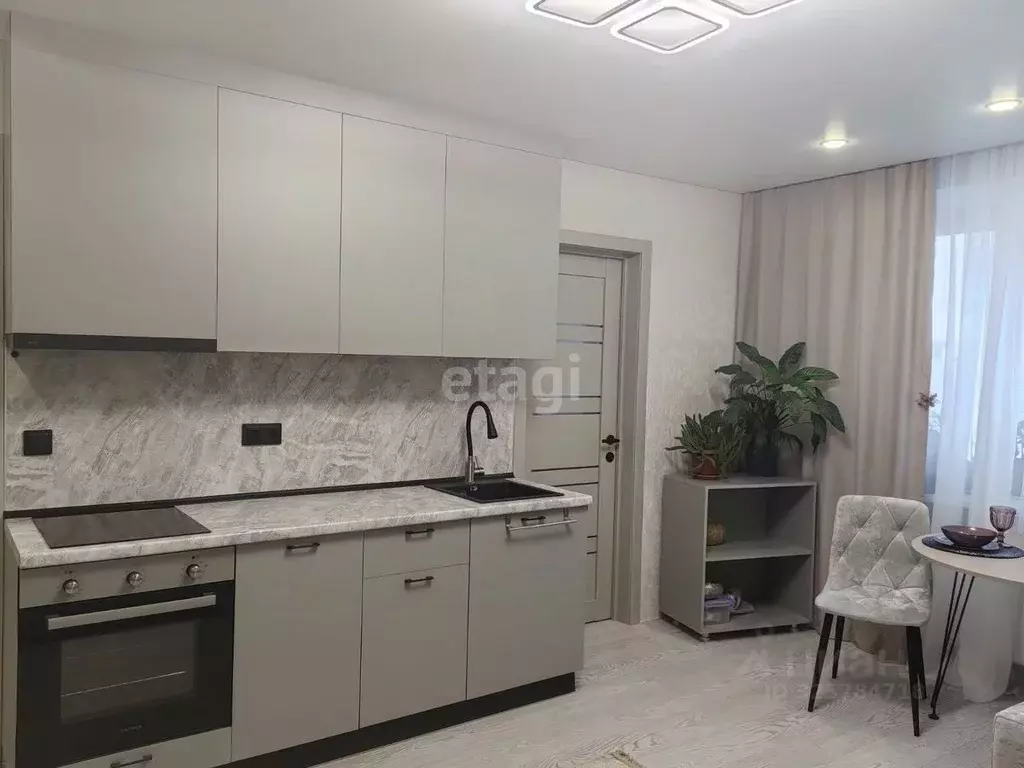 3-к кв. Тюменская область, Тюмень ул. Монтажников, 42А (56.4 м) - Фото 1