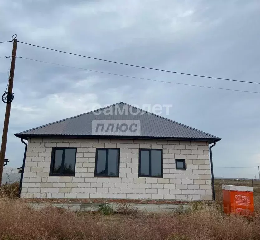 Дом в Астраханская область, Приволжский район, с. Яксатово ... - Фото 1