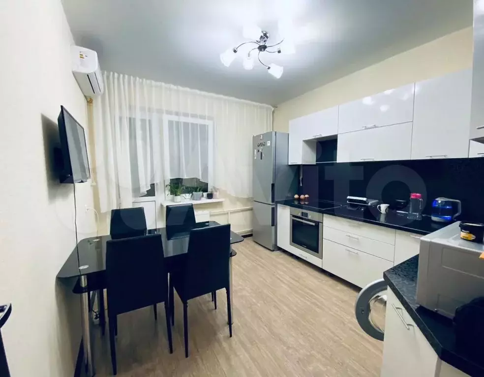 2-к. квартира, 64 м, 8/17 эт. - Фото 0