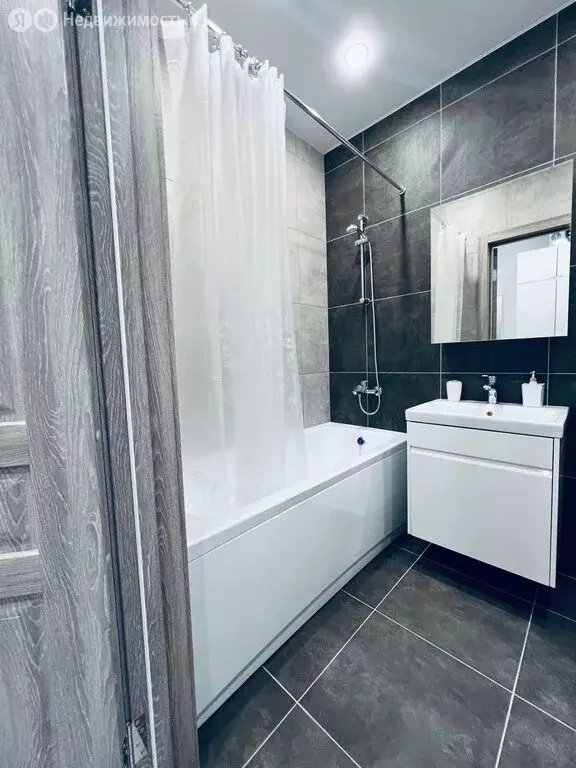 1-комнатная квартира: Тюмень, улица Пожарных и Спасателей, 1 (30 м) - Фото 2