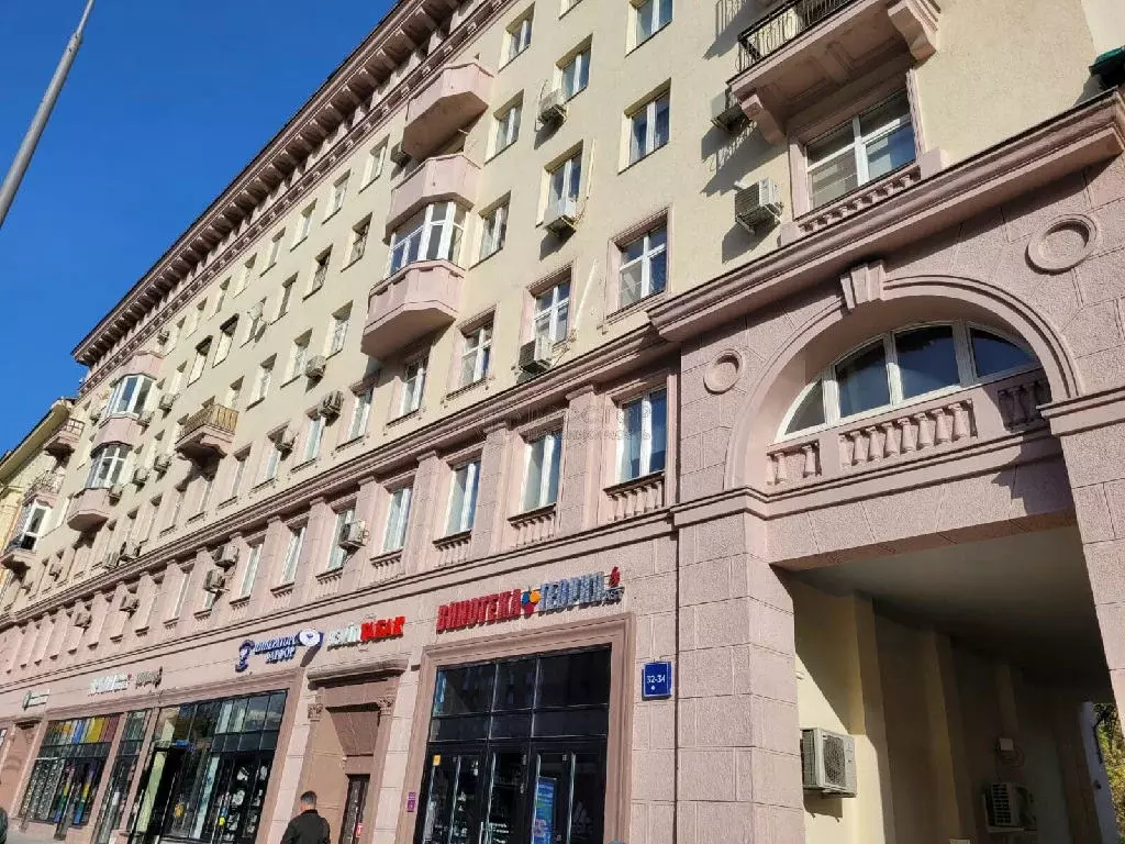 Продается комната в 6-комнатной квартире - Фото 1