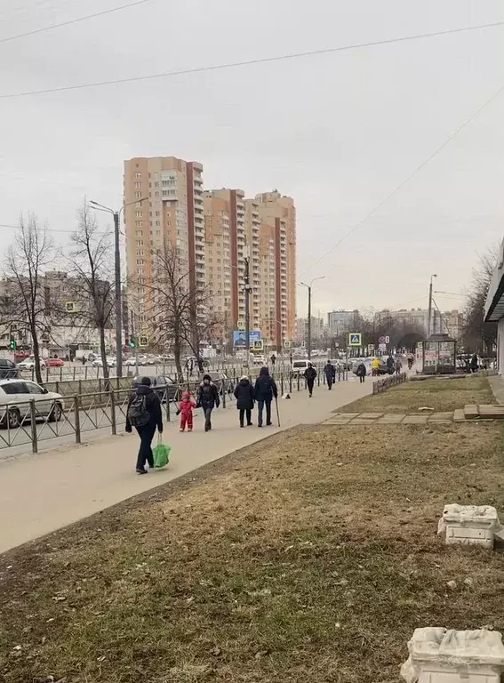 Торговое на проходке. Витрина, вытяжка, вода. 8-25 - Фото 1