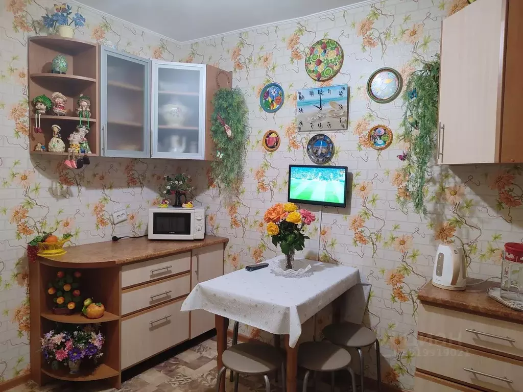 2-к кв. Крым, Щелкино Ленинский район, 1-й мкр, 8 (55.0 м) - Фото 0