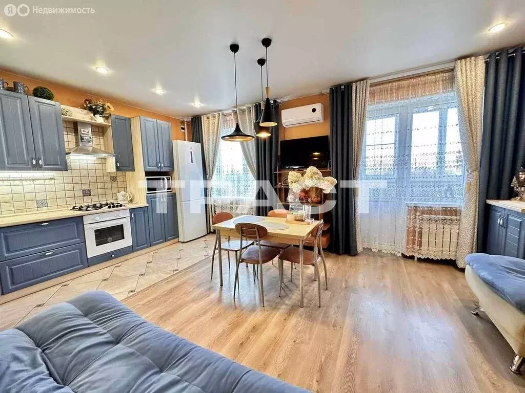 3-комнатная квартира: село Ямное, улица Генерала Вельяминова, 6 (65 м) - Фото 1